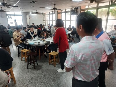 LINE_ALBUM_113.2.23宿舍餐廳慶生_240223_7